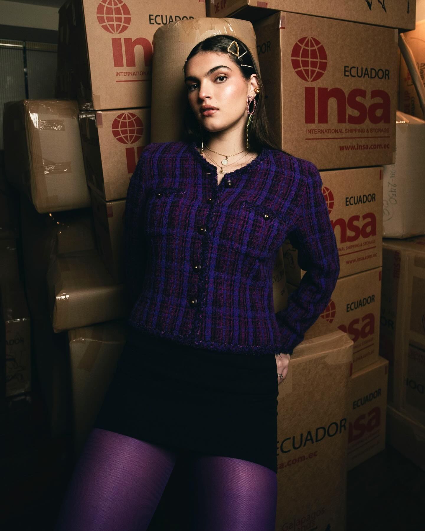 Página publicada del editorial InStyle Grecia con crédito de styling.