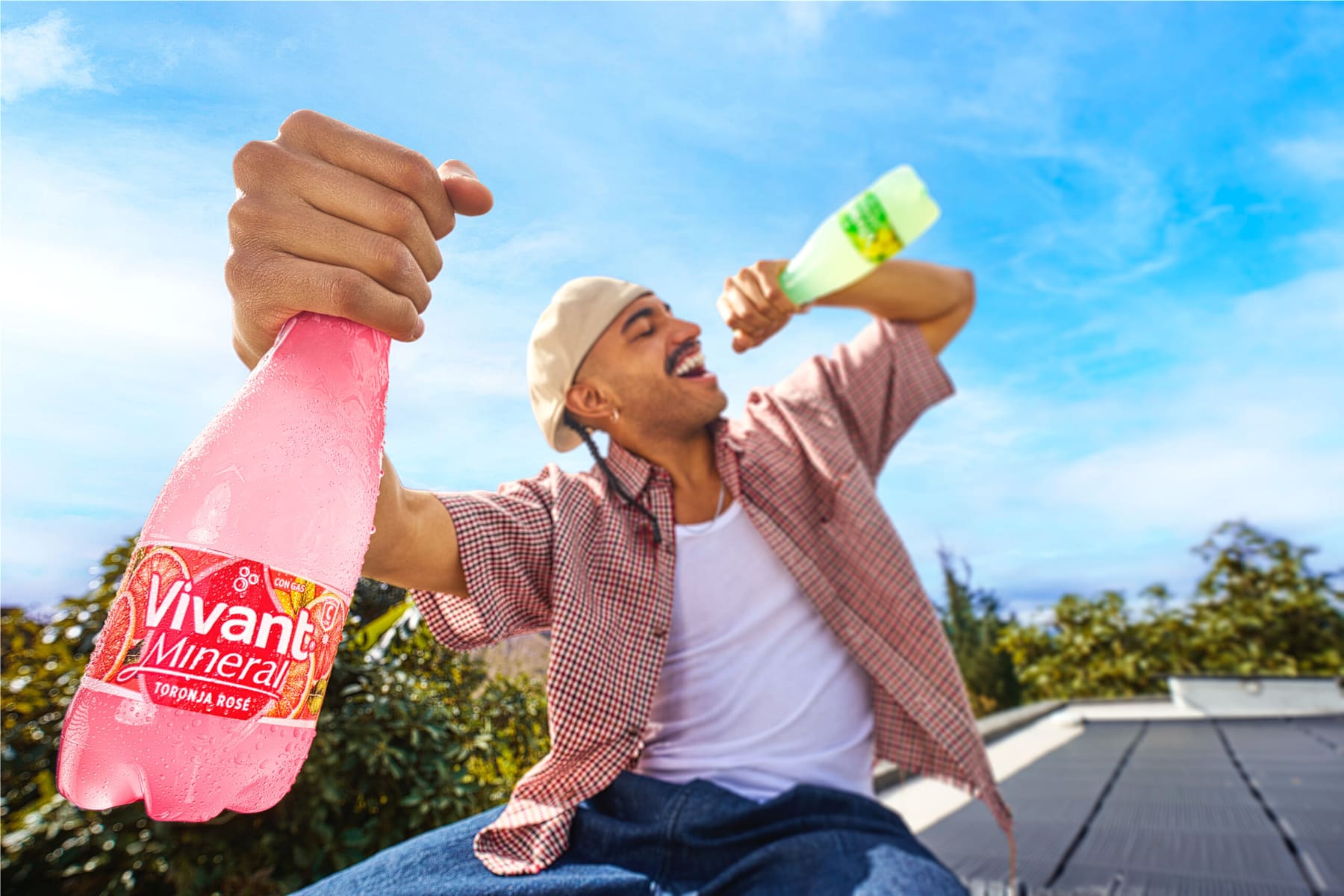 Campaña Vivant Mineral: hombre en una azotea.